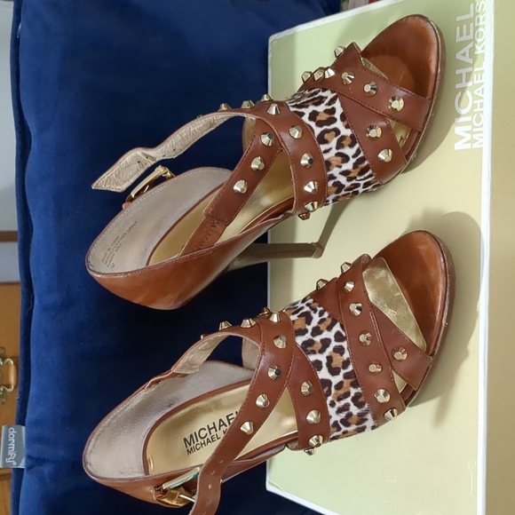 Michael kors shoes  size 7 M color brown - Picture 2 of 9